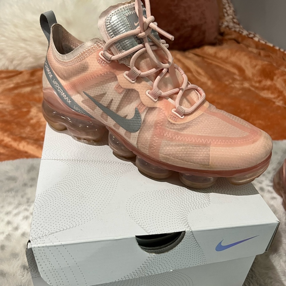 Nike Womens air vapor max 2019 echo pink size 9